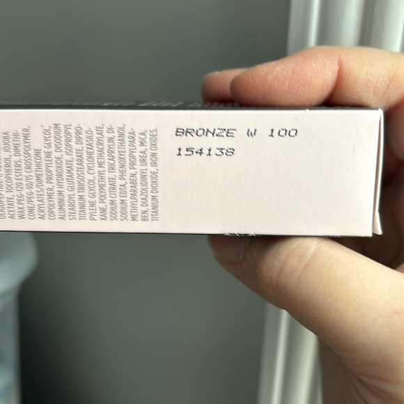 Bronze W100- Mary Kay Timewise Luminous 3D Foundation - Picture 3 of 4